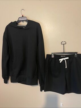 Amongst others 2 piece hoodie and shorts ribbed NWT size medium